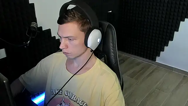 More than friend online show from 07/04/26, 03:38