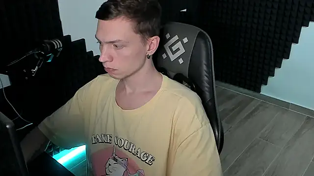 More than friend online show from 07/08/26, 03:56