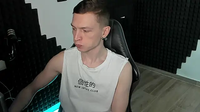 More than friend online show from 06/03/26, 02:33