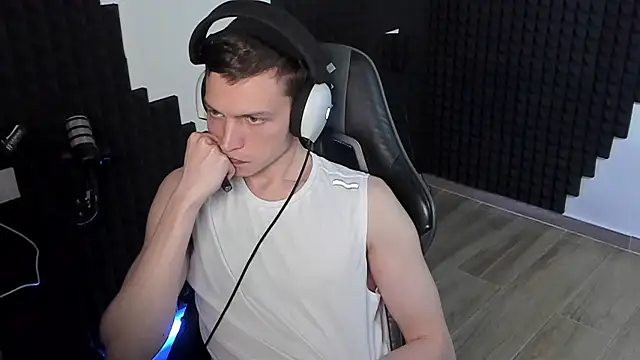 More than friend online show from 05/11/26, 04:04