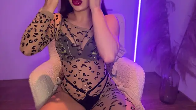 Snapshot of MewDoll chatting on 06/19/26, 10:47 MewDoll online show from 06/19/26, 10:47