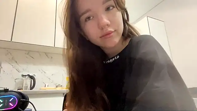 Snapshot of FewerCadre chatting on 06/14/26, 05:14 FewerCadre online show from 06/14/26, 05:14