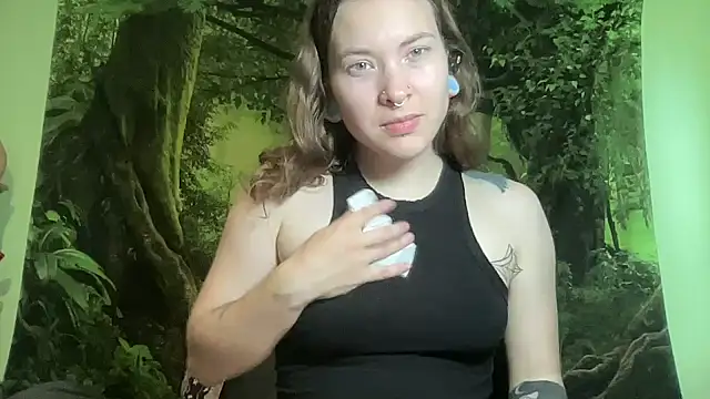 Snapshot of mo0ngoddess chatting on 07/20/26, 01:35 mo0ngoddess online show from 07/20/26, 01:35