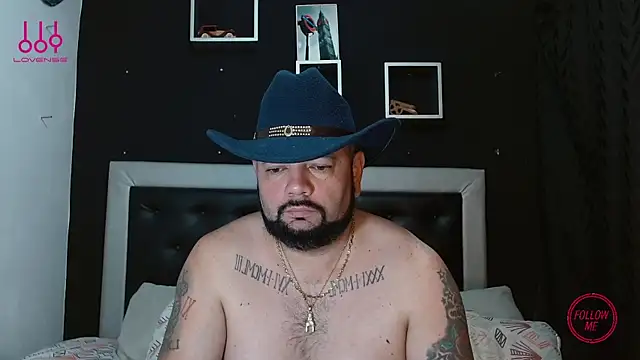 Snapshot of perverseveteranmanxxx chatting on 03/04/25, 12:44 perverseveteranmanxxx online show from 03/04/25, 12:44