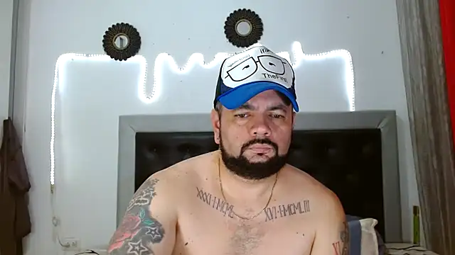 Snapshot of perverseveteranmanxxx chatting on 10/02/25, 05:22 perverseveteranmanxxx online show from 10/02/25, 05:22