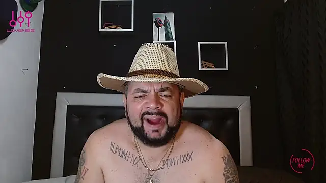 Snapshot of perverseveteranmanxxx chatting on 03/08/25, 03:28 perverseveteranmanxxx online show from 03/08/25, 03:28