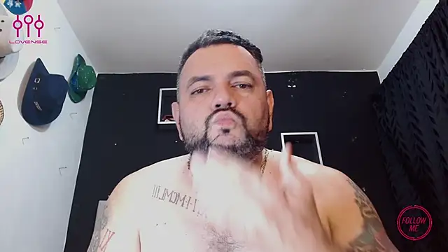 Snapshot of perverseveteranmanxxx chatting on 03/15/25, 06:32 perverseveteranmanxxx online show from 03/15/25, 06:32
