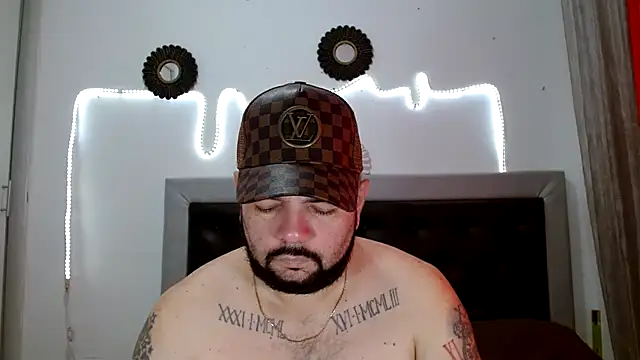 Snapshot of perverseveteranmanxxx chatting on 09/20/25, 01:49 perverseveteranmanxxx online show from 09/20/25, 01:49