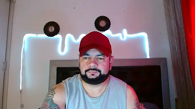 Snapshot of perverseveteranmanxxx chatting on 10/01/25, 02:10 perverseveteranmanxxx online show from 10/01/25, 02:10