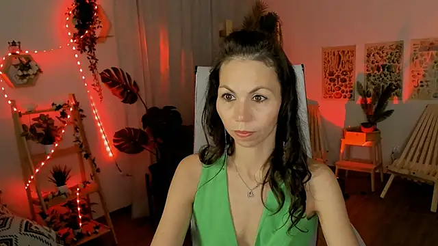 TrasyMorris online show from 06/12/26, 04:27