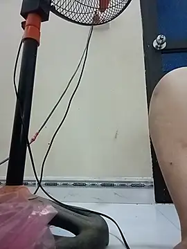 Mei iu online show from 05/18/26, 07:40