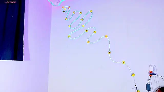 Snapshot of violeta_E_ chatting on 05/15/26, 04:32 violeta E online show from 05/15/26, 04:32