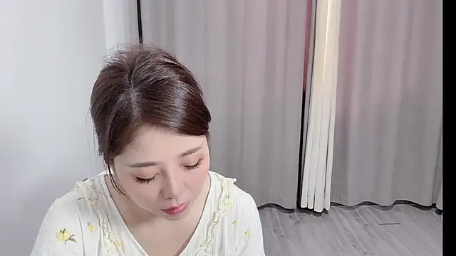 Snapshot of qian6678 chatting on 05/27/26, 05:37 qian6678 online show from 05/27/26, 05:37