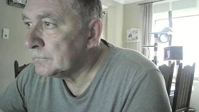 Snapshot of edje59a chatting on 10/10/25, 07:31 edje59a online show from 10/10/25, 07:31