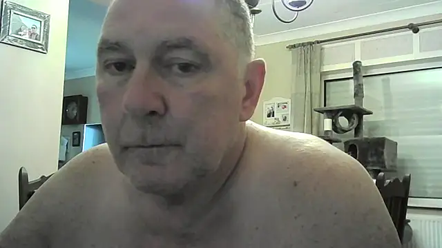 Snapshot of edje59a chatting on 10/02/25, 05:55 edje59a online show from 10/02/25, 05:55