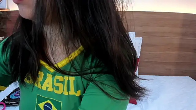 Snapshot of thamiina__ chatting on 06/12/26, 11:41 thamiina online show from 06/12/26, 11:41
