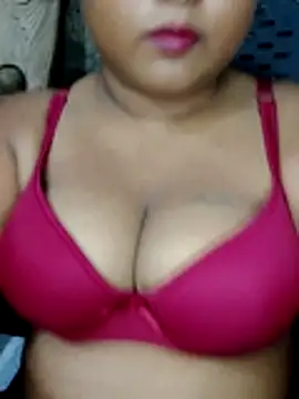 Snapshot of Rishwana77 chatting on 07/13/26, 04:39 Rishwana77 online show from 07/13/26, 04:39