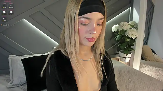 akemi   online show from 07/02/26, 03:23