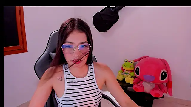 Scarleth Ferrec online show from 05/20/26, 06:49