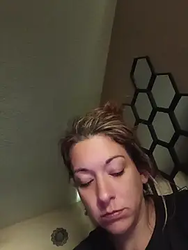 missbellastar online show from 05/18/26, 08:24