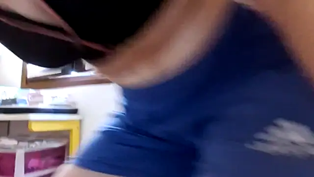 Foxyyy69 online show from 05/17/26, 02:17
