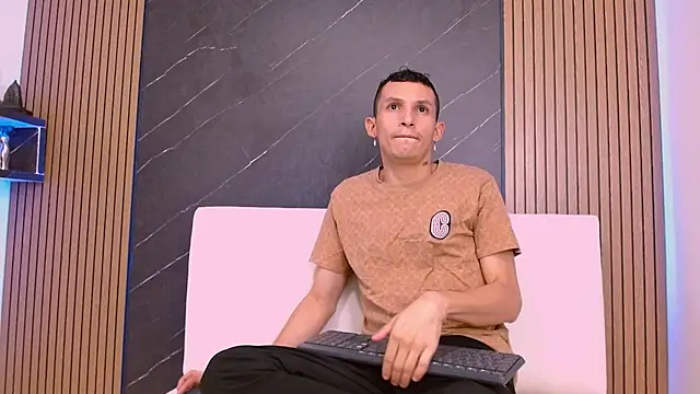 Snapshot of Isak_Berekoa chatting on 05/18/26, 04:07 Isak Berekoa online show from 05/18/26, 04:07