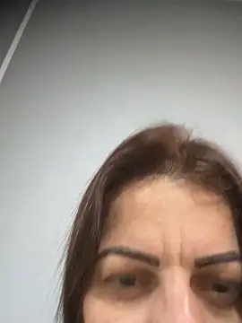 Snapshot of sweet_milenaa chatting on 05/18/26, 02:33 sweet milenaa online show from 05/18/26, 02:33
