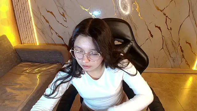 Snapshot of HoneyDoll_tf chatting on 06/01/26, 01:11 HoneyDoll tf online show from 06/01/26, 01:11