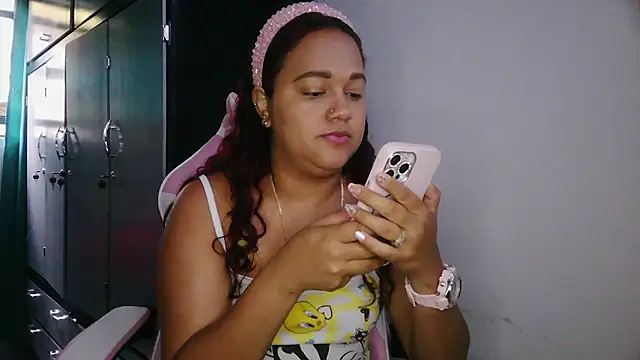 saramichell445734 online show from 05/26/26, 12:36