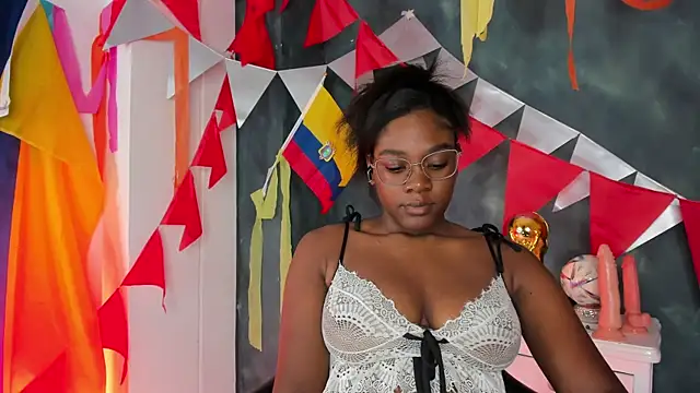 Snapshot of Beautyebony_ chatting on 06/26/26, 12:00 Beautyebony online show from 06/26/26, 12:00