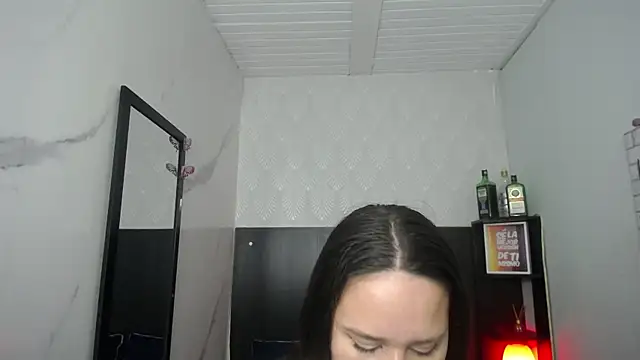 Snapshot of emili_rey chatting on 05/16/26, 03:27 emili rey online show from 05/16/26, 03:27
