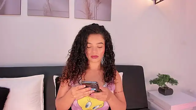 Snapshot of katherin_johnson1 chatting on 06/25/26, 11:37 katherin johnson1 online show from 06/25/26, 11:37