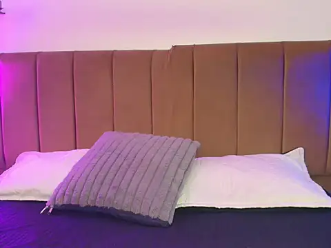 Iris Roses online show from 05/15/26, 08:07