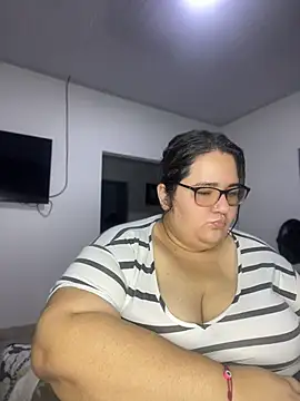 Snapshot of marianacooper1234 chatting on 07/11/26, 02:01 marianacooper1234 online show from 07/11/26, 02:01