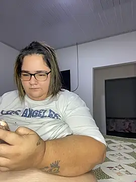 Snapshot of marianacooper1234 chatting on 06/11/26, 12:35 marianacooper1234 online show from 06/11/26, 12:35