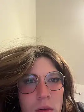 Snapshot of cutypiefull chatting on 06/11/26, 03:03 cutypiefull online show from 06/11/26, 03:03