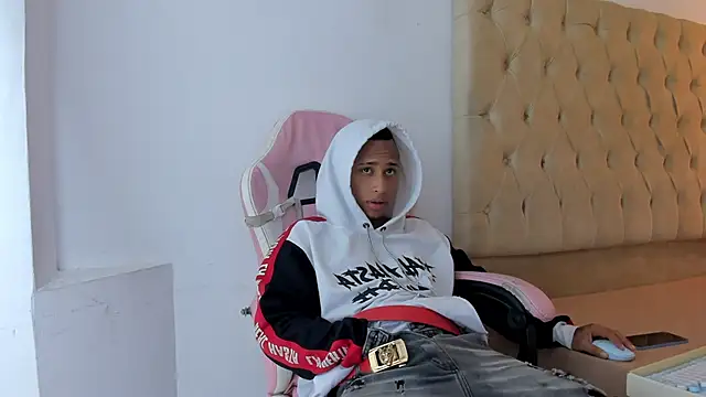Snapshot of Supreme_Badboy chatting on 06/28/26, 04:13 Supreme Badboy online show from 06/28/26, 04:13
