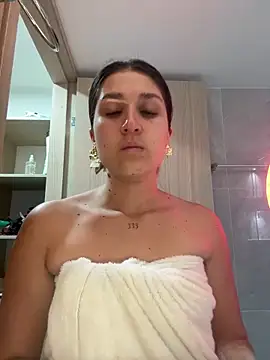 IsabelleMilan online show from 06/22/26, 01:00