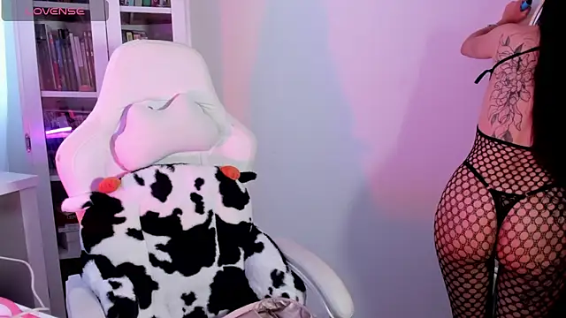 Snapshot of AgathaBlair chatting on 06/17/26, 12:26 AgathaBlair online show from 06/17/26, 12:26