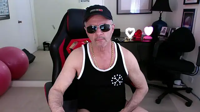 Snapshot of hotdadbod chatting on 02/25/25, 09:37 hotdadbod online show from 02/25/25, 09:37