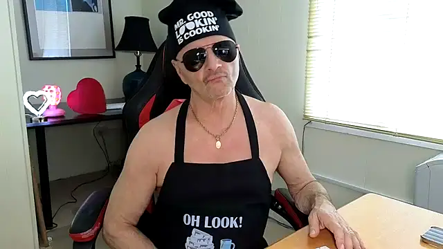 Snapshot of hotdadbod chatting on 02/17/25, 09:32 hotdadbod online show from 02/17/25, 09:32