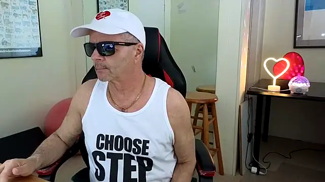Snapshot of hotdadbod chatting on 03/03/25, 09:26 hotdadbod online show from 03/03/25, 09:26