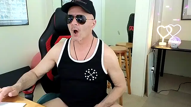 Snapshot of hotdadbod chatting on 02/07/25, 09:37 hotdadbod online show from 02/07/25, 09:37