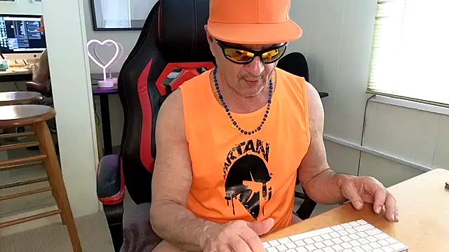 Snapshot of hotdadbod chatting on 02/13/25, 09:38 hotdadbod online show from 02/13/25, 09:38