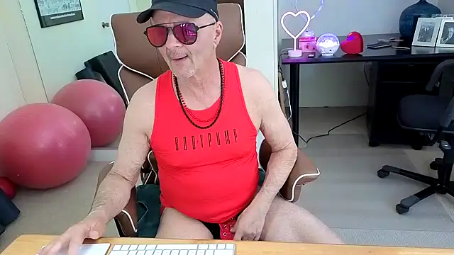 Snapshot of hotdadbod chatting on 05/15/26, 09:46 hotdadbod online show from 05/15/26, 09:46