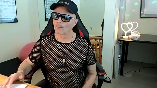 Snapshot of hotdadbod chatting on 02/10/25, 09:25 hotdadbod online show from 02/10/25, 09:25