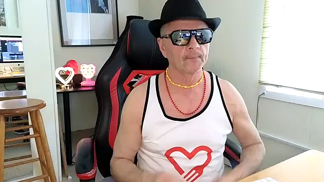 Snapshot of hotdadbod chatting on 02/22/25, 09:37 hotdadbod online show from 02/22/25, 09:37