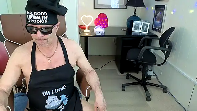 Snapshot of hotdadbod chatting on 10/07/25, 08:54 hotdadbod online show from 10/07/25, 08:54