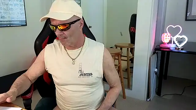 Snapshot of hotdadbod chatting on 02/05/25, 09:40 hotdadbod online show from 02/05/25, 09:40