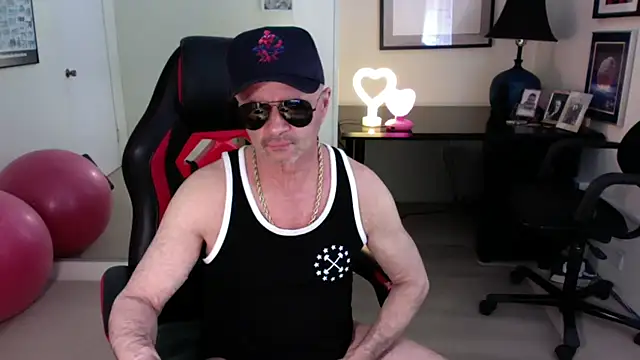 Snapshot of hotdadbod chatting on 03/12/25, 08:41 hotdadbod online show from 03/12/25, 08:41